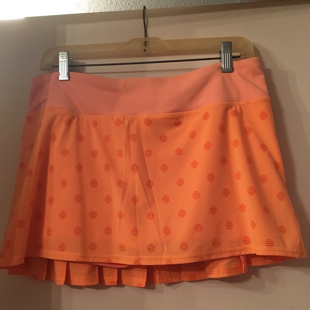 Lululemon running skirt with ruffled back.